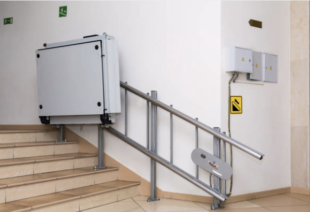 Servicio técnico de plataformas salvaescaleras en Sevilla Mantenimiento de plataformas salvaescaleras para accesibilidad en edificios de Sevilla